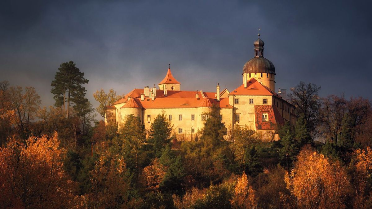 Hrad povstal z ruiny do krásy. Zachraňovali ho operní pěvci i kastelán o berlích